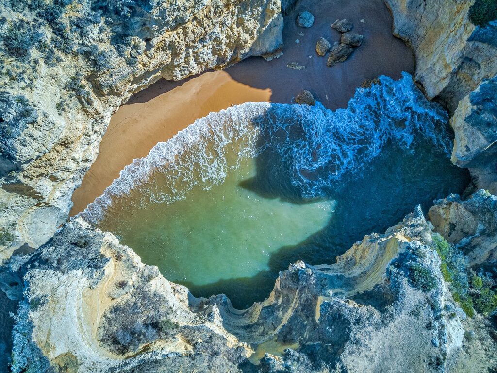 連休におすすめの海と山を楽しむ安い旅行プランは？
