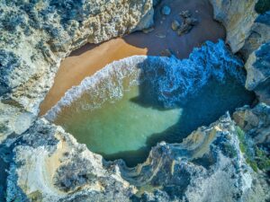 連休におすすめの海と山を楽しむ安い旅行プランは？