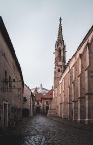 連休の雨の日におすすめのコスパ良い旅行プランは？